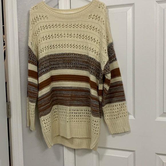 This sweater is a small, it runs very large, and can be worn off the shoulder - Picture 1 of 1